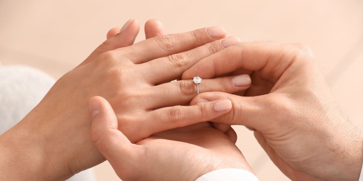 Choosing the Best Moissanite Promise Ring