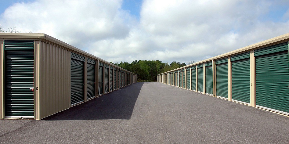 Moving Without Worries: Using Self Storage for Your Relocation